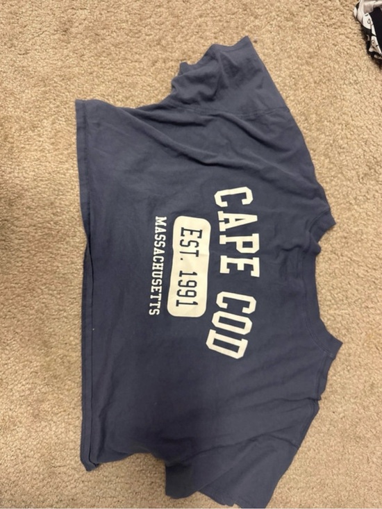 Aeropostale Tops - Aeropostale Navy Crop Tee with White Cape Cod Graphic